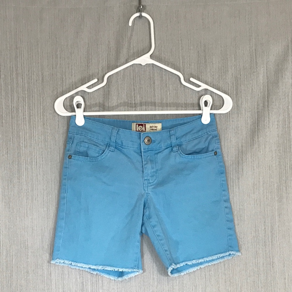 l.e.i. Light Blue Ashley Lowrise Shorts In Junior's Size 3